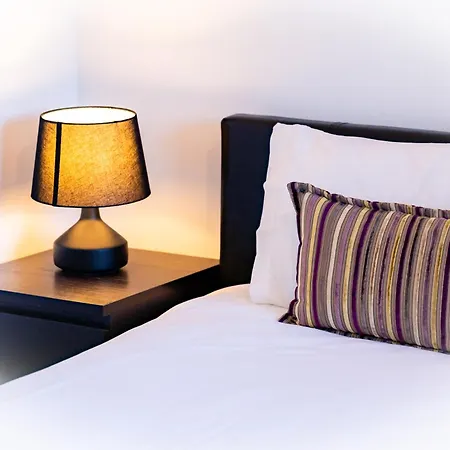 Apartment Airport Home, Free Parking, Sleeps 6, Near *