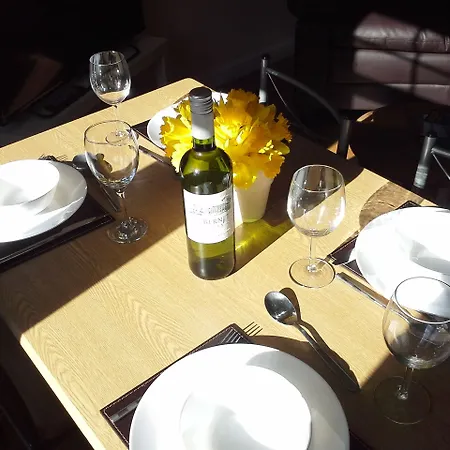 Modern Leith Apartment. אדינבורו