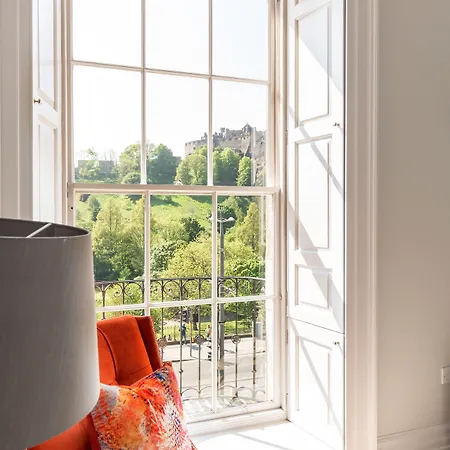 Destiny Scotland - Chisholm Hunter Edimburgo