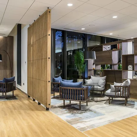 Courtyard By Marriott West מלון
