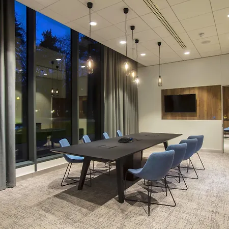 Courtyard By Marriott West מלון 4*