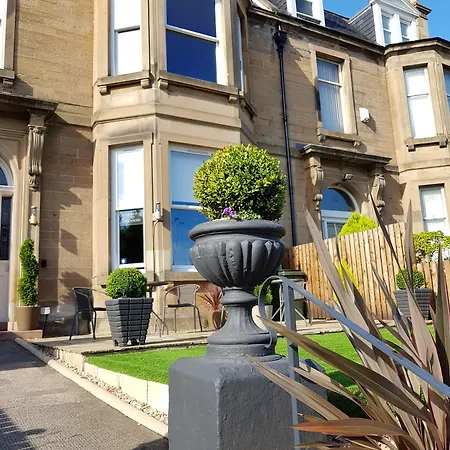 Guest house 18 Craigmillar Park 4*