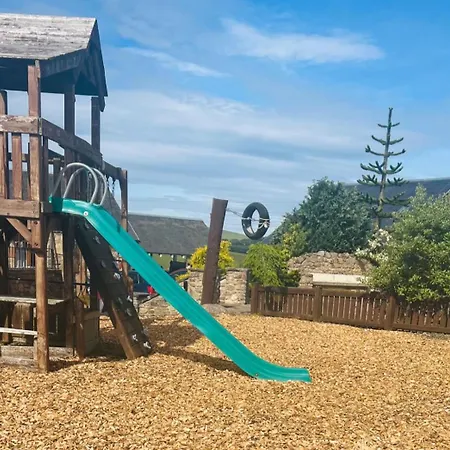 Sleeps 10 - Hot Tub - Pool Table - Play Park *