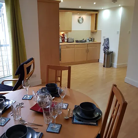 Executive Open Plan Apartment, Leith *
