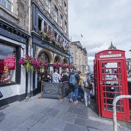 Writers View, Royal Mile Apartmán