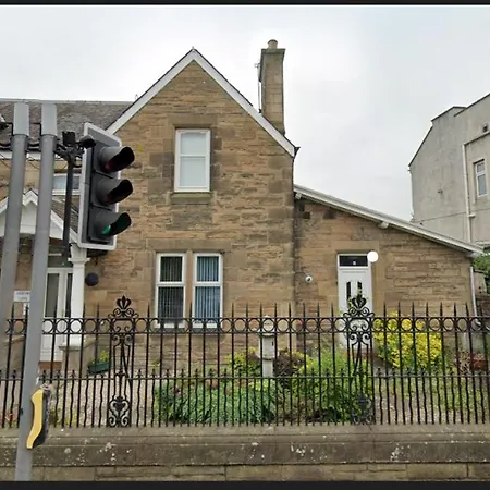 Luxury 4br, Free Parking, Near Beach, Sleeps 8 Edinburgh