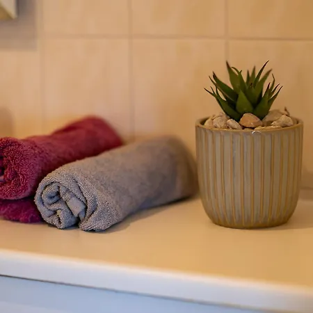 Villa Luxury 4br, Free Parking, Near Beach, Sleeps 8