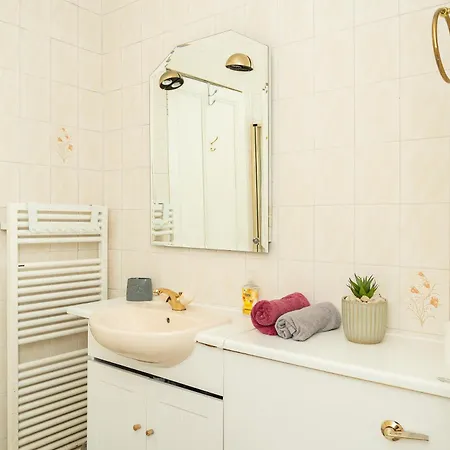 Villa Luxury 4br, Free Parking, Near Beach, Sleeps 8 *