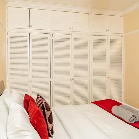 Villa Luxury 4br, Free Parking, Near Beach, Sleeps 8
