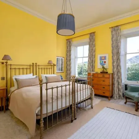 Elegant Georgian Retreat With Views Of Arthurs Seat Edynburg
