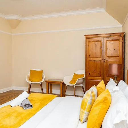 Luxury 4br, Free Parking, Near Beach, Sleeps 8 Villa *