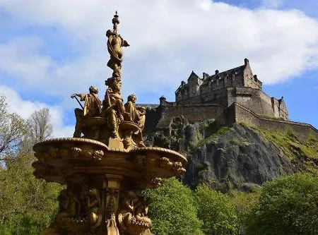 Luxury 4br, Free Parking, Near Beach, Sleeps 8 Edinburgh