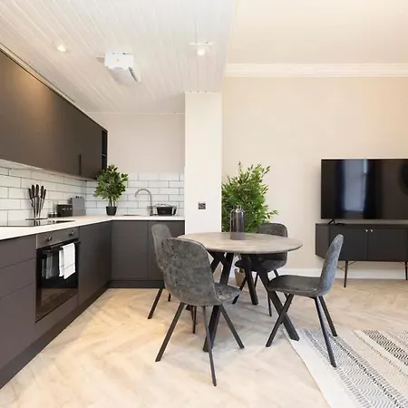 1 Bed In Heart Of Old Town With Castle Views