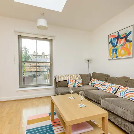 Unique 1 Bed House With Private Parking