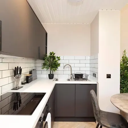 1 Bed In Heart Of Old Town With Castle Views *