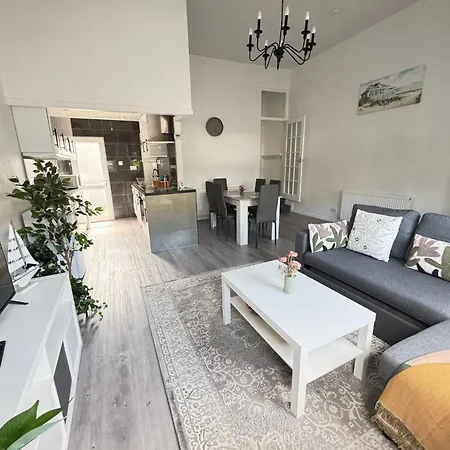 شقة Spacious 2br By Portobello *