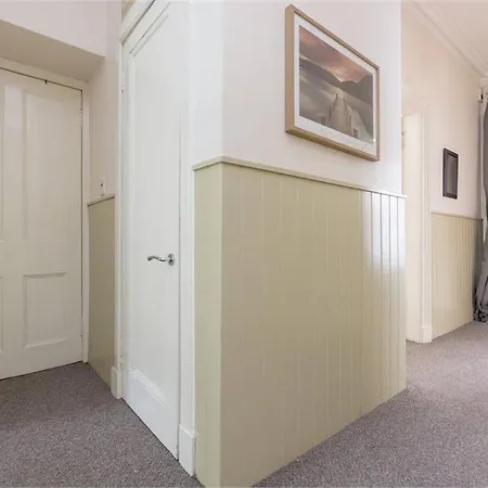 3 Bedrooms Flat In New Town , Lothian Road Apartment Edinburgh