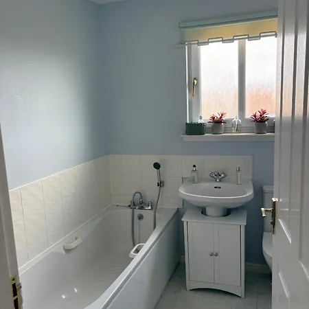 Beautiful House With Secure Pet Friendly Garden South Edimburgo