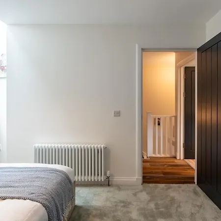 Appartement Stunning Upper In The City!