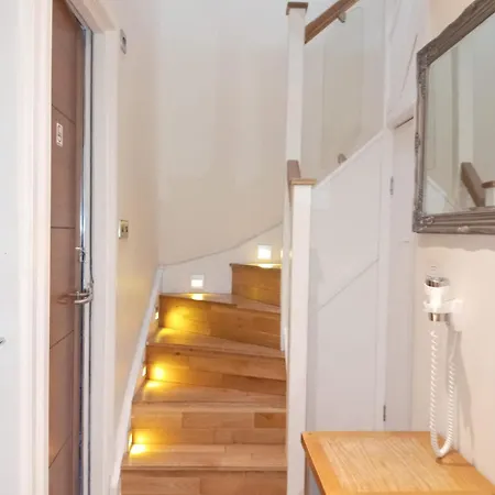 Lägenhet Luxurious Townhouse With Hot Tub