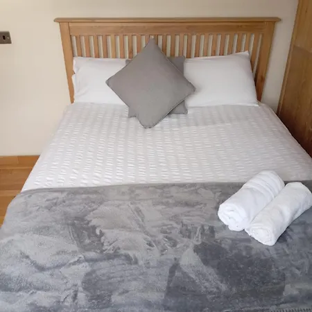 Apartmán Luxurious Townhouse With Hot Tub *