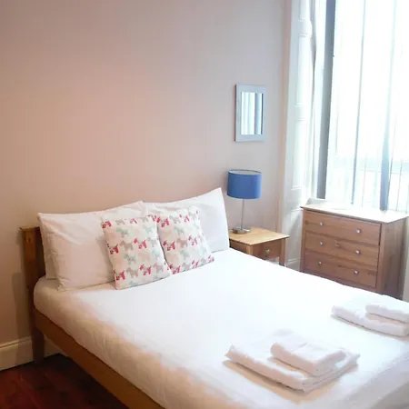 Elm Row Spacious And Appartamento Edimburgo