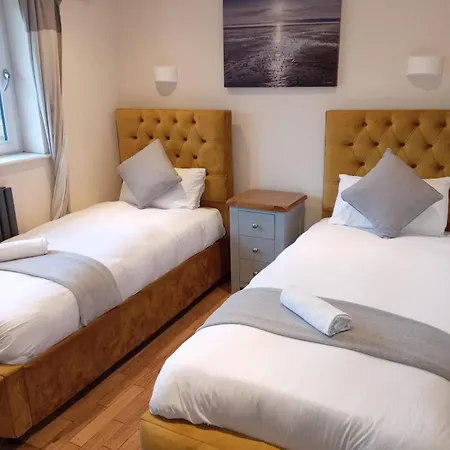 Luxurious Townhouse With Hot Tub