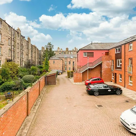 Unique 1 Bed House With Private Parking Edinburgh