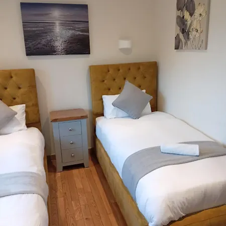 Apartmán Luxurious Townhouse With Hot Tub