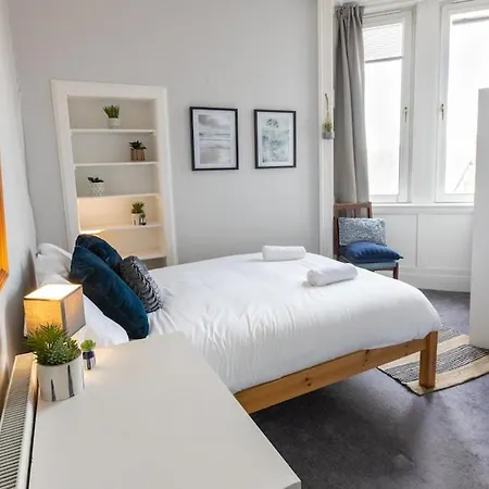 Apartment Festival Escape *