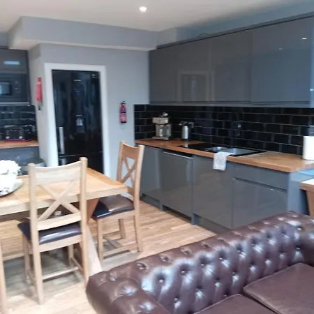 Apartmán Luxurious Townhouse With Hot Tub