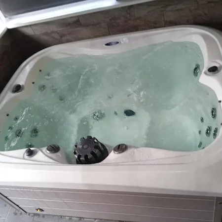 Luxurious Townhouse With Hot Tub