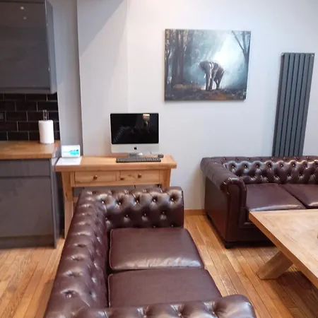 Luxurious Townhouse With Hot Tub