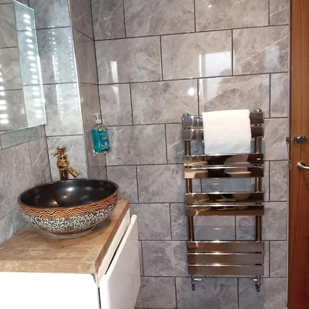 Lägenhet Luxurious Townhouse With Hot Tub Edinburg