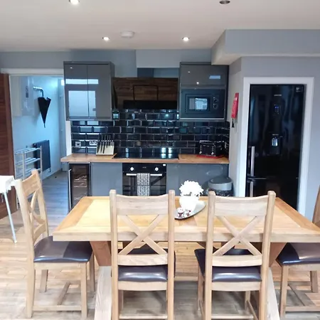 Luxurious Townhouse With Hot Tub Lägenhet Edinburg