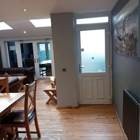 Apartmán Luxurious Townhouse With Hot Tub *