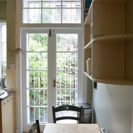 Traditional Georgian Flat In New Town *