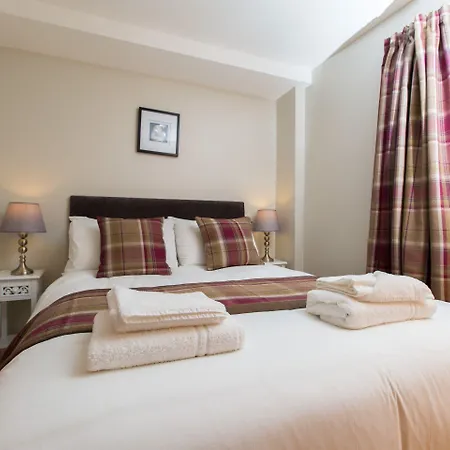 Bright Modern - Royal Mile Apartment *