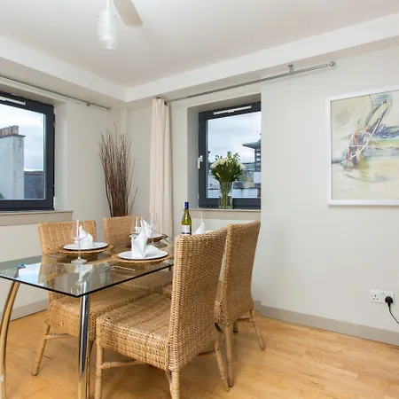 Bright Modern - Royal Mile * Edinburgh