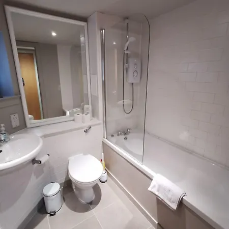 Bright Modern - Royal Mile Apartment *