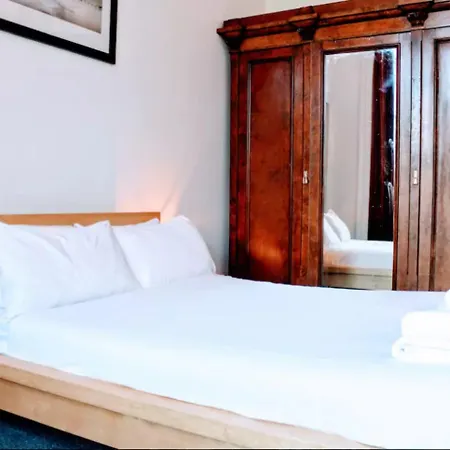 Traditional Oer The Meadows Apartamento