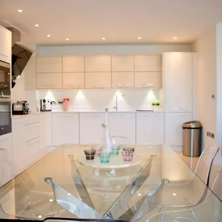 Apartment Luxurious - Sleeps 6 Edinburgh
