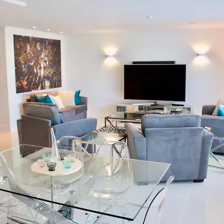 Luxurious - Sleeps 6 Apartmán *