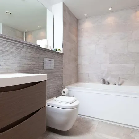 Luxurious - Sleeps 6