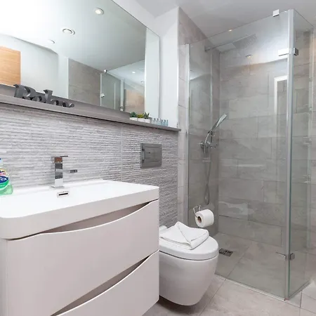 Luxurious - Sleeps 6 * Edinburgh