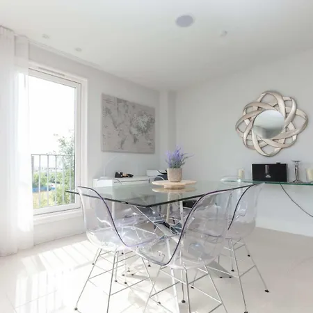 Appartement Luxurious - Sleeps 6 *