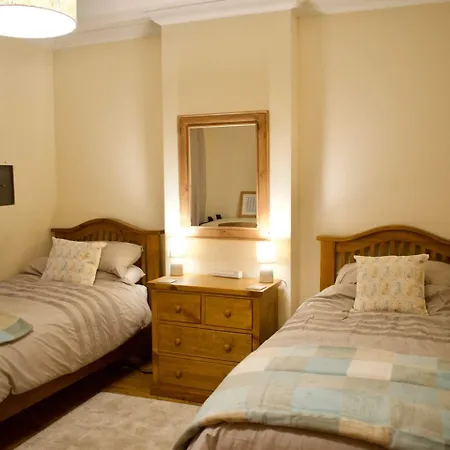 Newly Refurbed With Free Parking Edinburgh