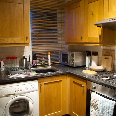 Newly Refurbed With Free Parking Edinburgh