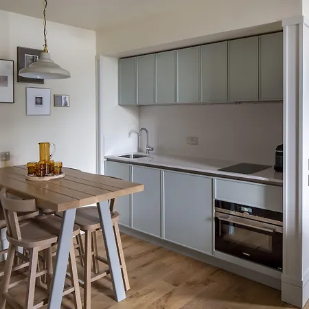 Abbey Apartments, At Holyrood Apart Otel 4*