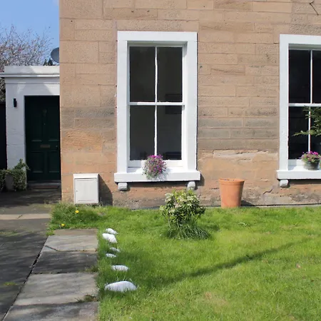 Silver Lining - Gilmore House With Parking & Garden